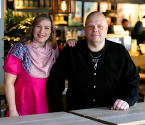 Valokuva: Outi Hakunti (vas.) ja Tero Sulkakoski (oik.). Kuva: Sonja Hagström